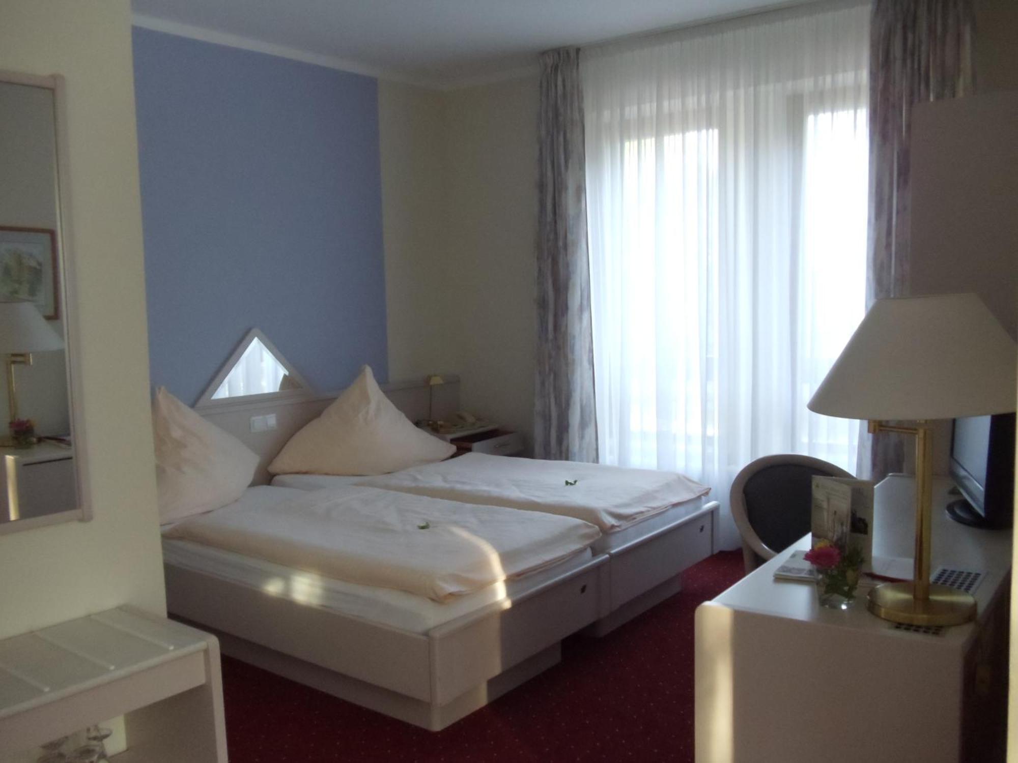 Hotel Weiss Angermunde Extérieur photo